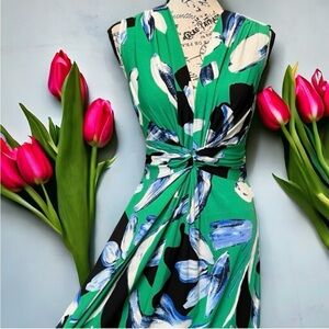 BNWT 🌺 Eliza J Maxi Dress size 6 emerald green. Statement maxi dress 🥑